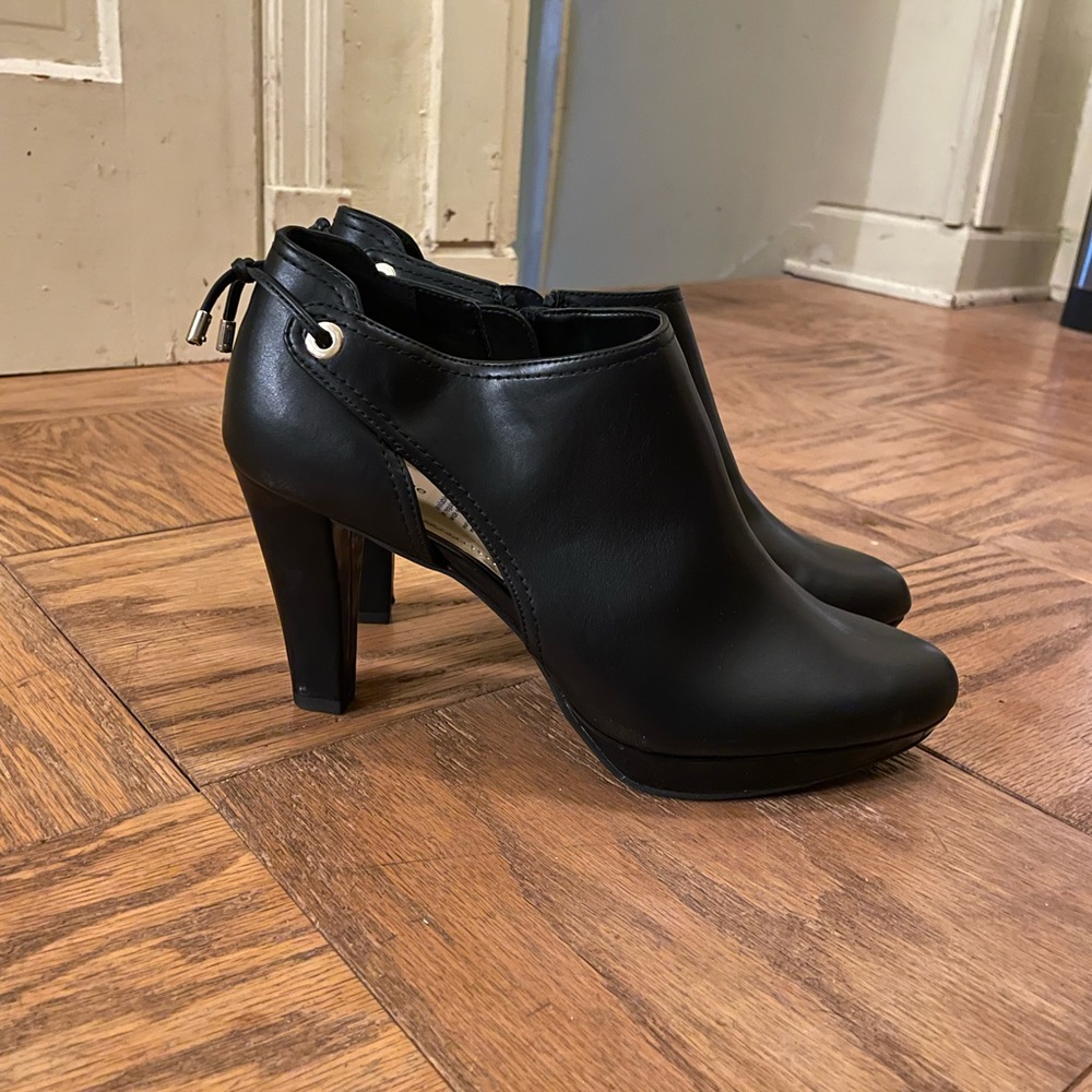 Liz Claiborne black leather booties with heel